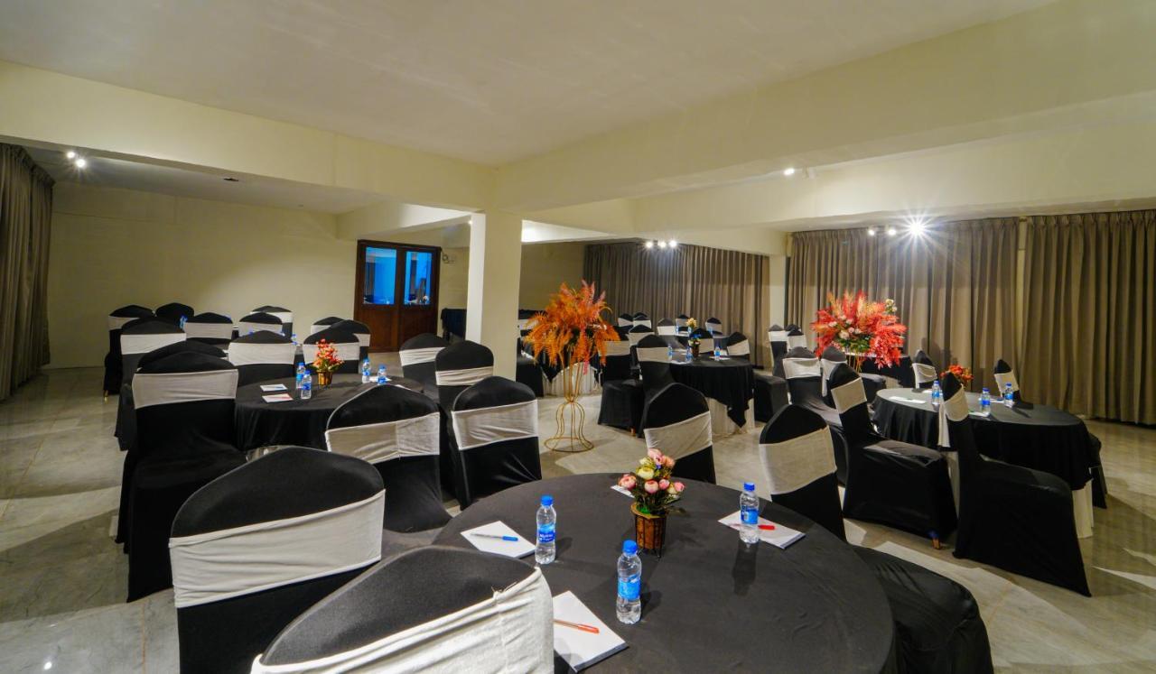 Hotel Woodcrest Zirakpur - Best Family Hotel By - A Unit Of Sidham Group Екстер'єр фото