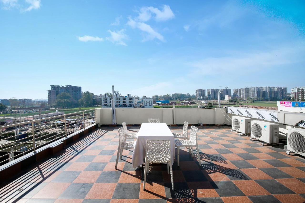Hotel Woodcrest Zirakpur - Best Family Hotel By - A Unit Of Sidham Group Екстер'єр фото
