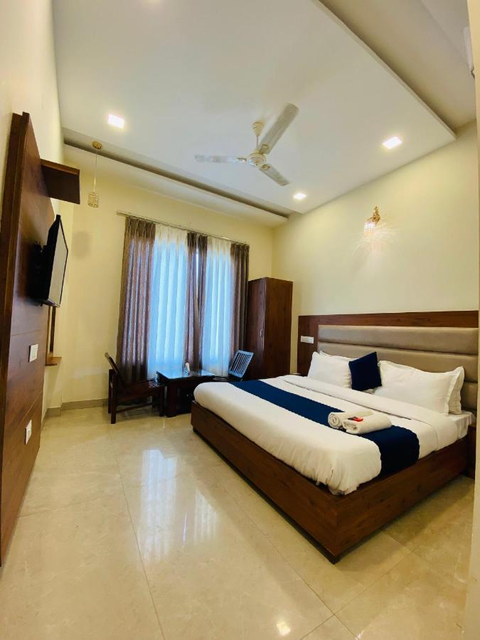 Hotel Woodcrest Zirakpur - Best Family Hotel By - A Unit Of Sidham Group Екстер'єр фото