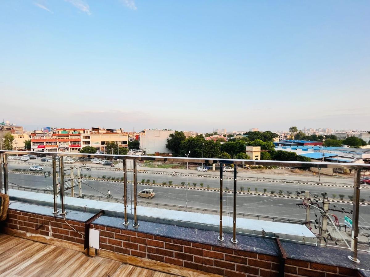 Hotel Woodcrest Zirakpur - Best Family Hotel By - A Unit Of Sidham Group Екстер'єр фото