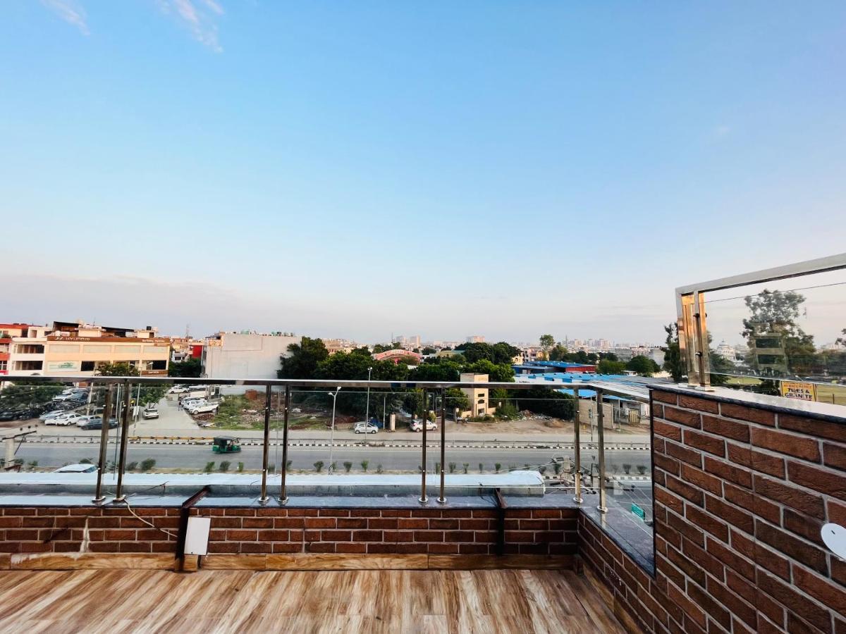 Hotel Woodcrest Zirakpur - Best Family Hotel By - A Unit Of Sidham Group Екстер'єр фото