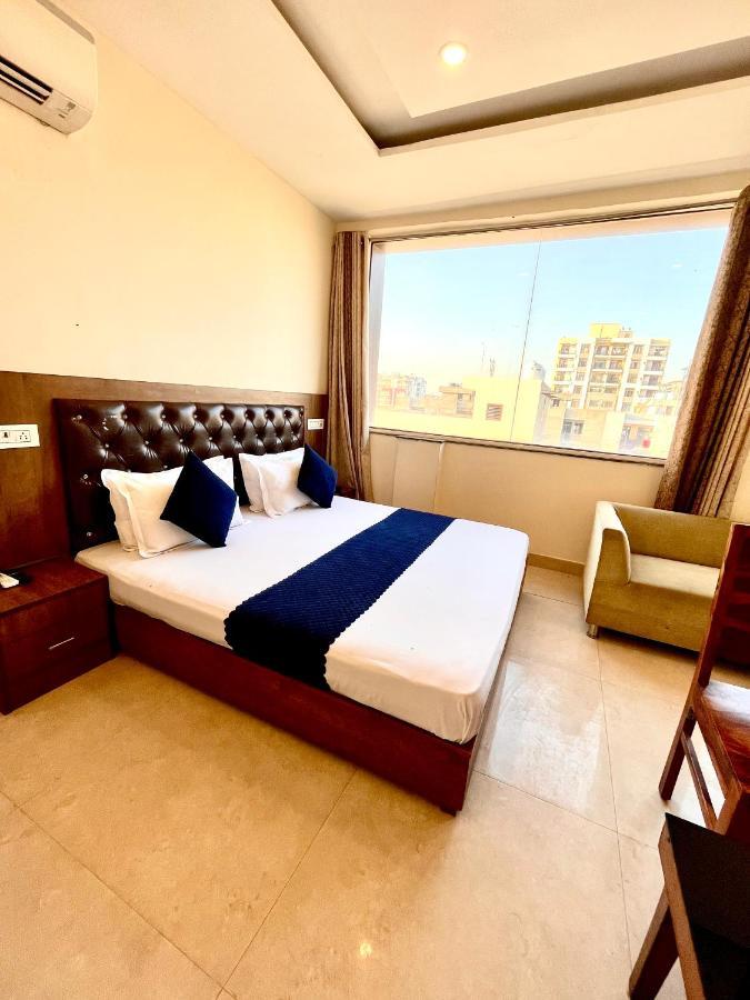 Hotel Woodcrest Zirakpur - Best Family Hotel By - A Unit Of Sidham Group Екстер'єр фото
