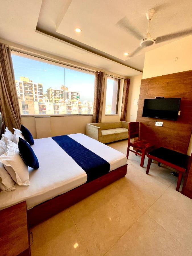 Hotel Woodcrest Zirakpur - Best Family Hotel By - A Unit Of Sidham Group Екстер'єр фото