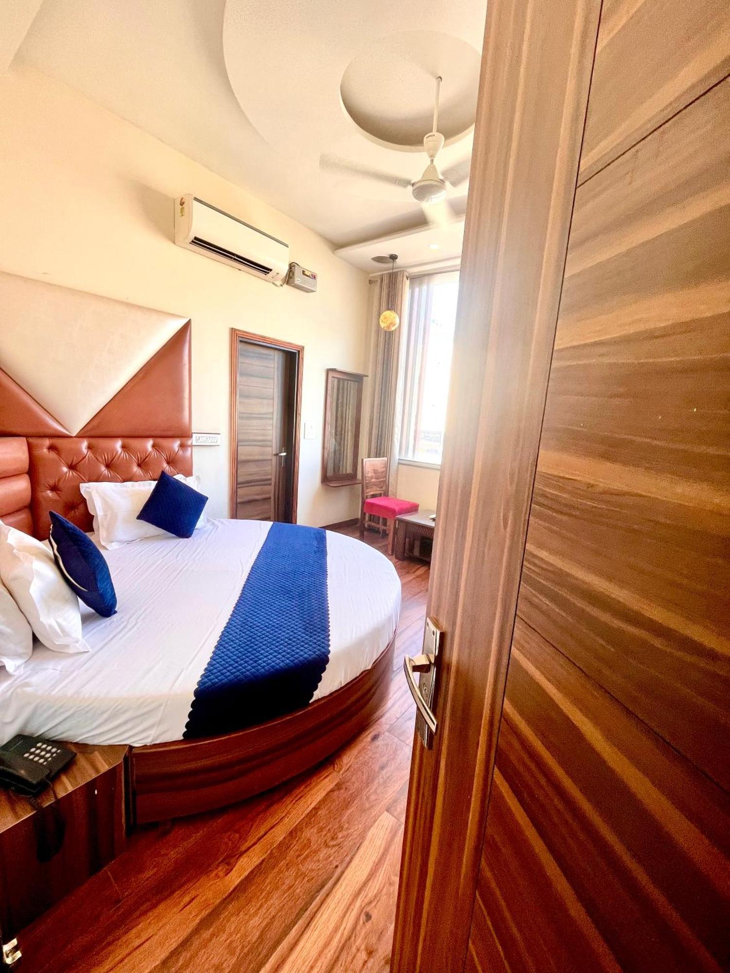Hotel Woodcrest Zirakpur - Best Family Hotel By - A Unit Of Sidham Group Екстер'єр фото