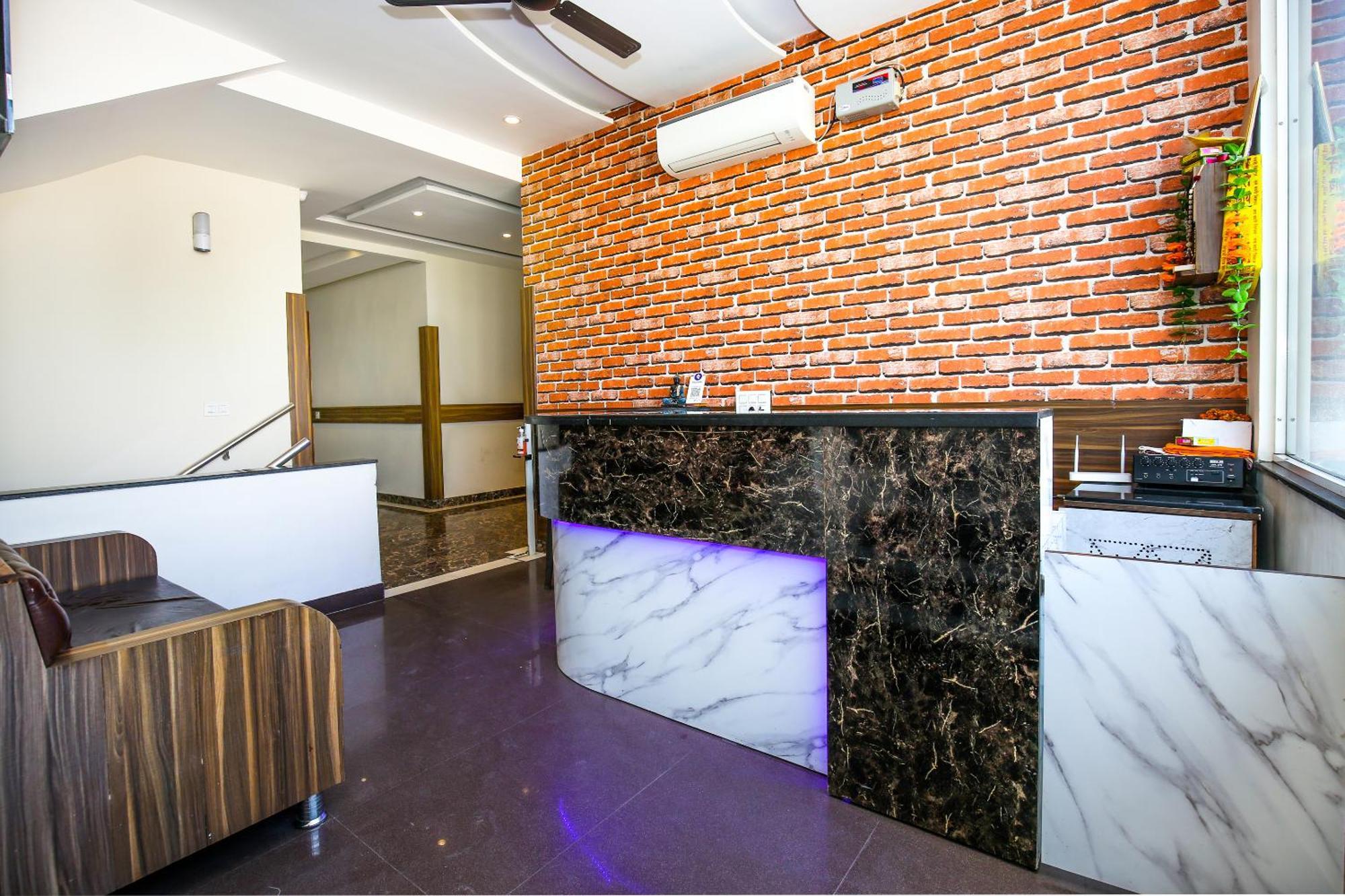 Hotel Woodcrest Zirakpur - Best Family Hotel By - A Unit Of Sidham Group Екстер'єр фото